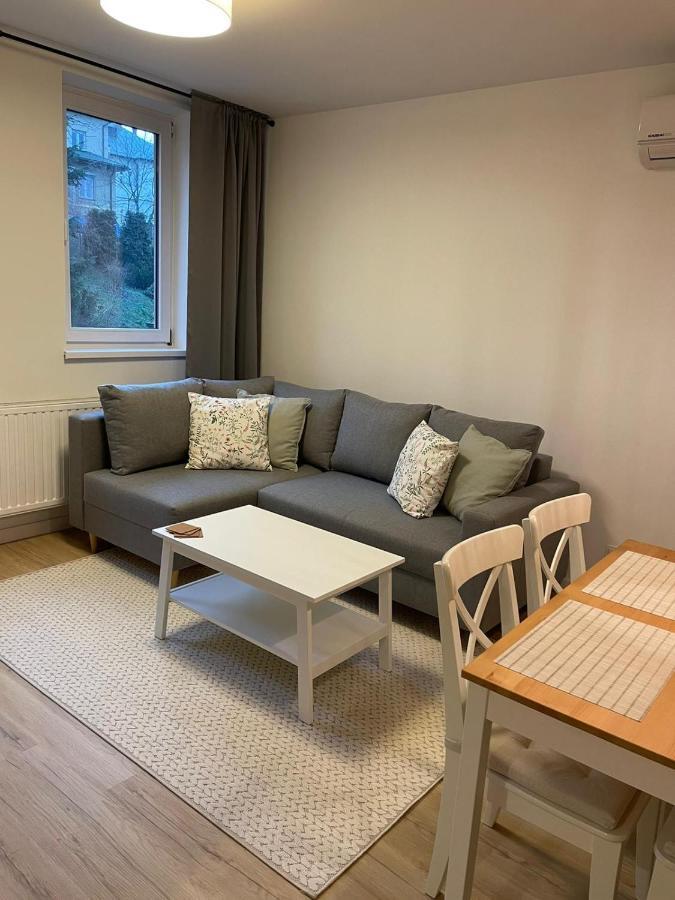 Apartamenty Guzik 22 Krosno Exteriör bild