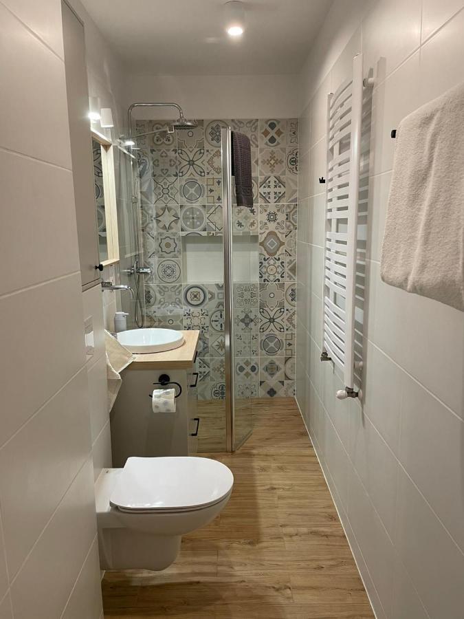 Apartamenty Guzik 22 Krosno Exteriör bild